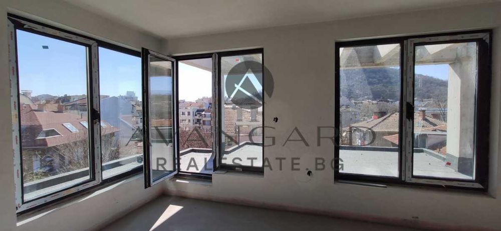 Продава се Тристаен апартамент в Пловдив, Център - 180 кв.м за 1350 €/кв.м - Снимка #2