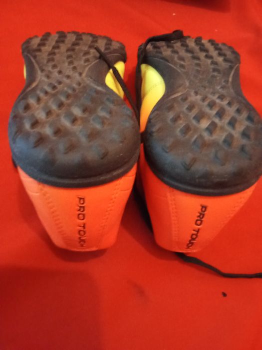 Vand mai multe perechi adidași