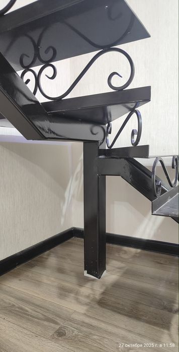 Продам металлическую однокосоурную лестницу