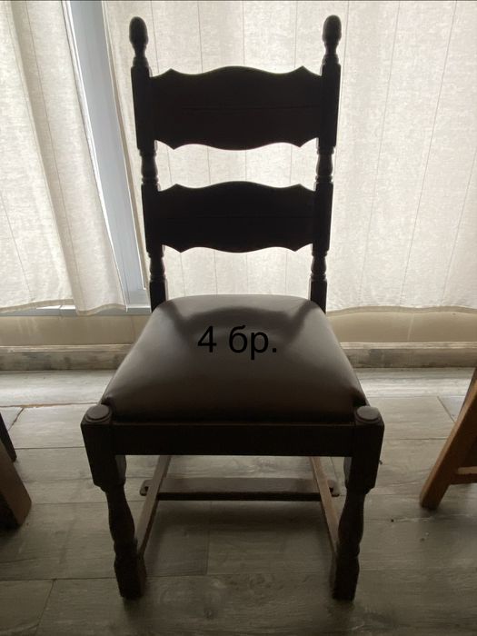 Масивни дървени столове