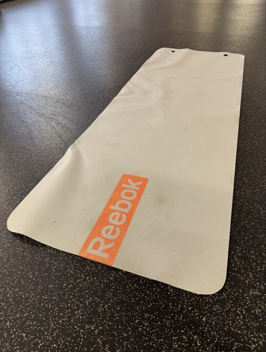 24 Saltele Reebok Yoga