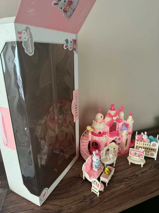 Детски розов замък с мебели и кукли/комплект