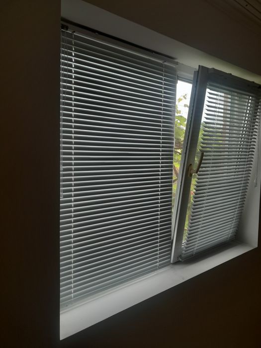 Jaluzele orizontale din aluminiu