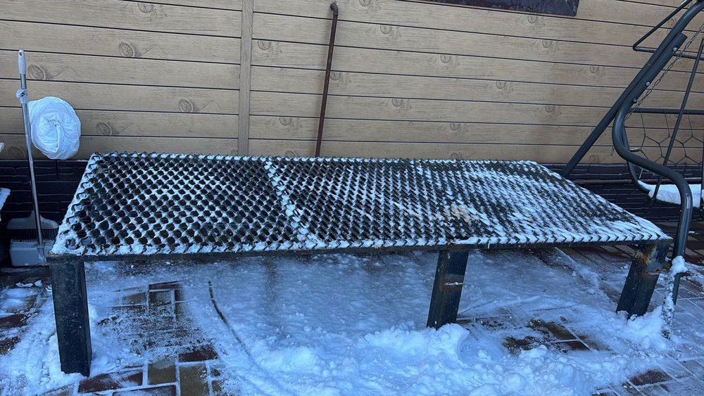 Решетчатый стол (