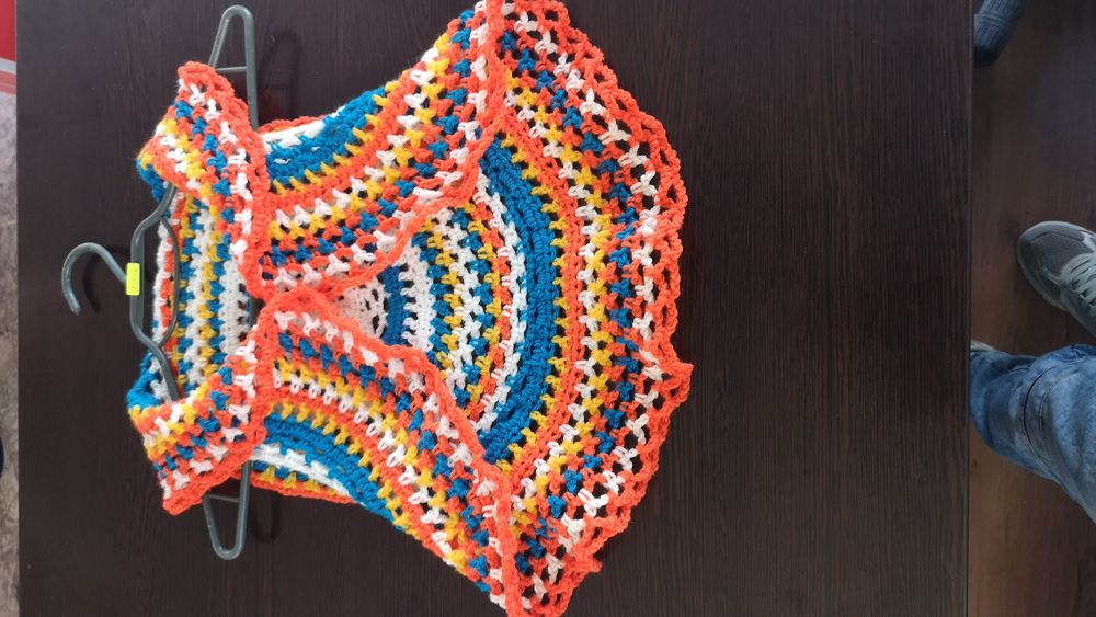 Ръчно плетено елече, жилетка