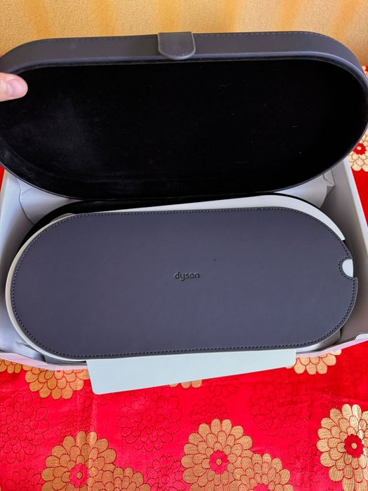 Дайсон фен новый