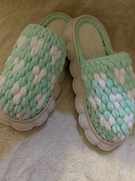 Вязанные тапочки ручной работы