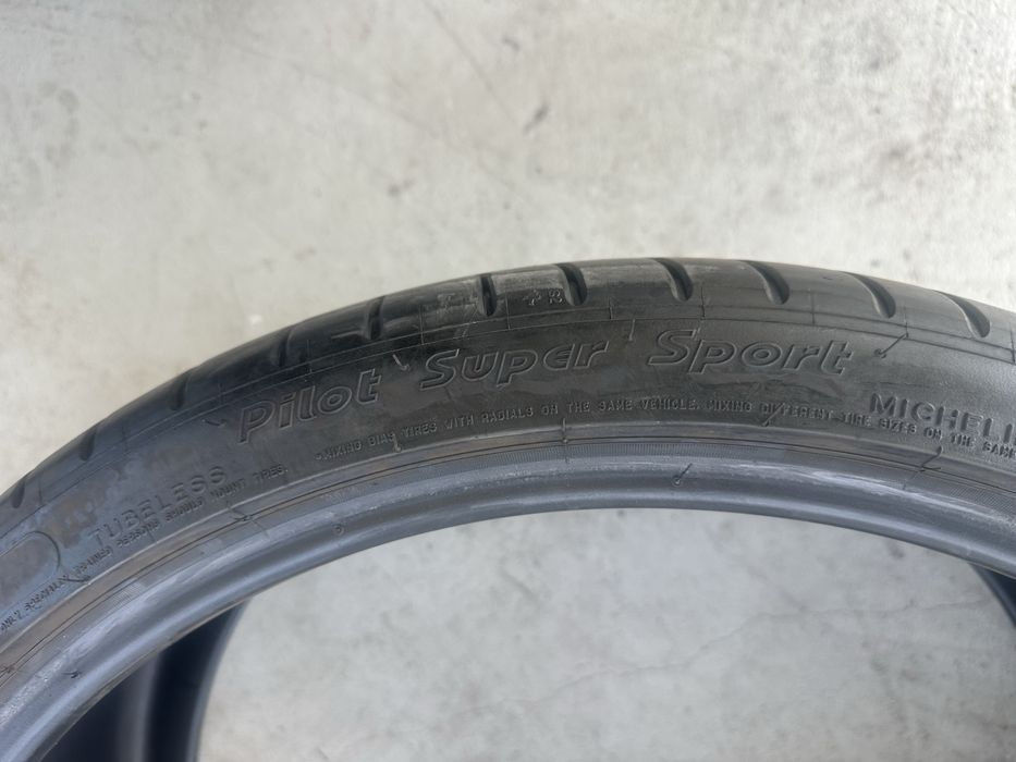 255/30/21-Michelin