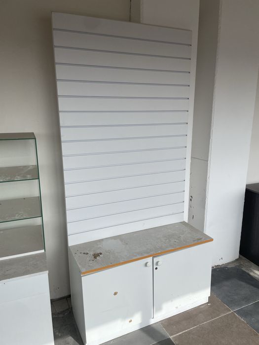 Стол ветрина - шкафы в магазин