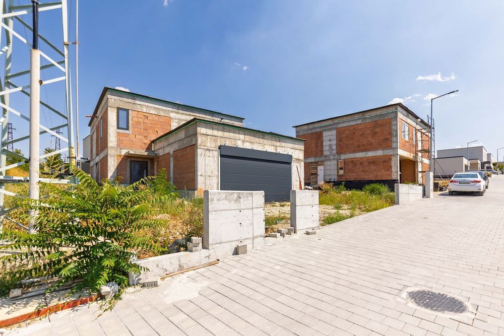 Къща в Плевен-Кайлъка площ 256 цена 375000