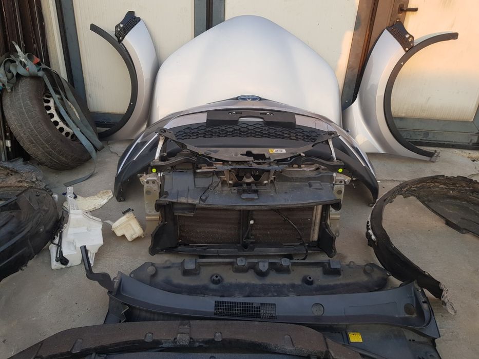Fata completa toyota c-hr chr 2018 . bara capota trager faruri aripi
