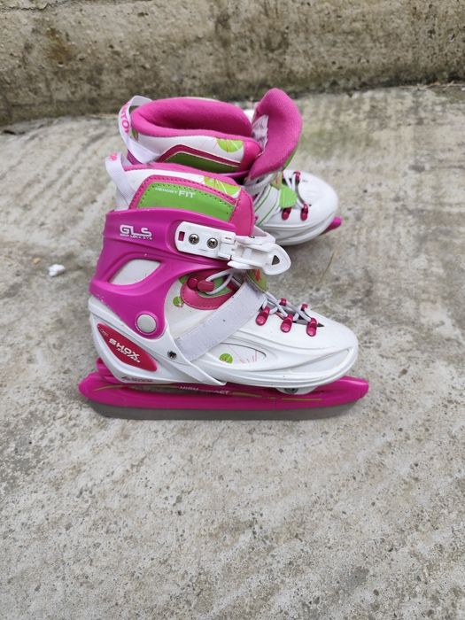 Patine noi cu eticheta