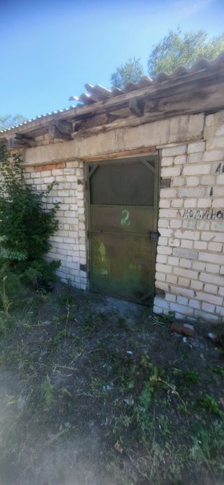 Кладовка во дворе дома