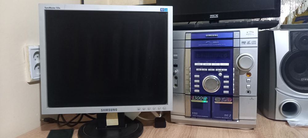 Komplekt Kompyuter hamda qo'shimcha monitor sotiladi