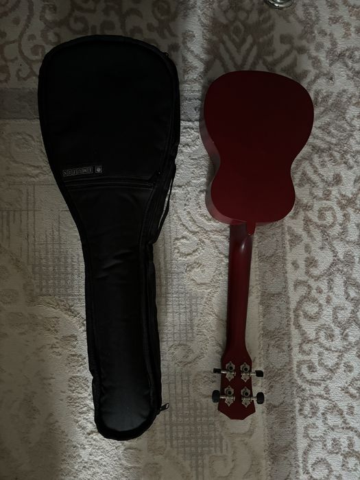 Укулеле с чехлом