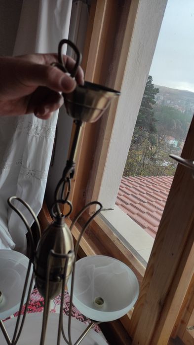 Два висящи полилея