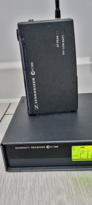 Set transmitator lavaliera cu receptor Sennheiser EW 100