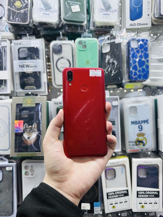 Телефон разные.