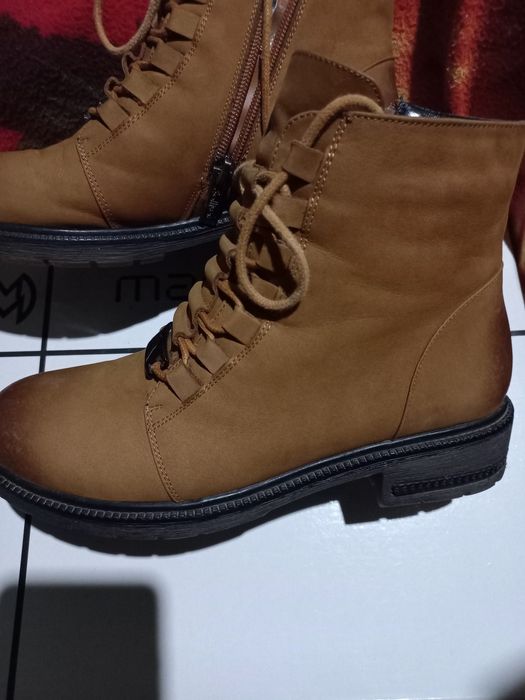 Срочно продаются зимние ботинки б/у..36