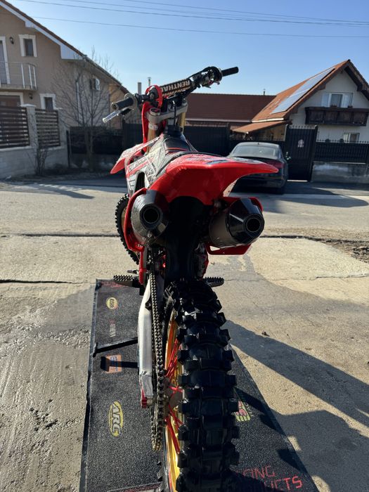 Honda crf 250R.