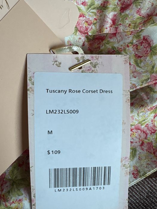 Продам платье  популярного бренда Lacemade