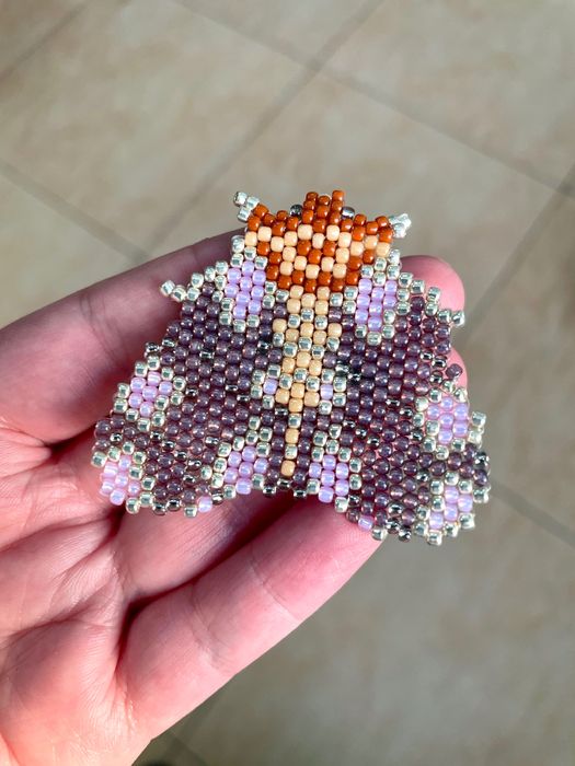 Брошь из бисера ручной работы