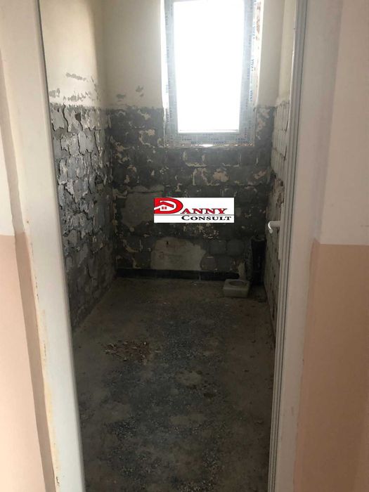 Двуетажна монолитна къща с двор в с. Беброво