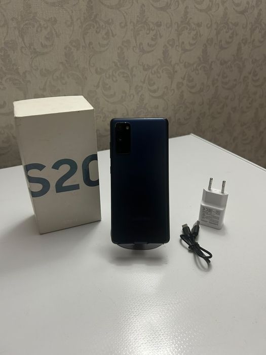 Телефон Samsung S20FE