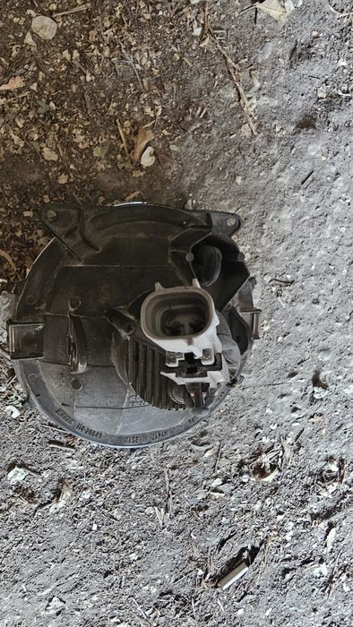 Продам туманку Subaru