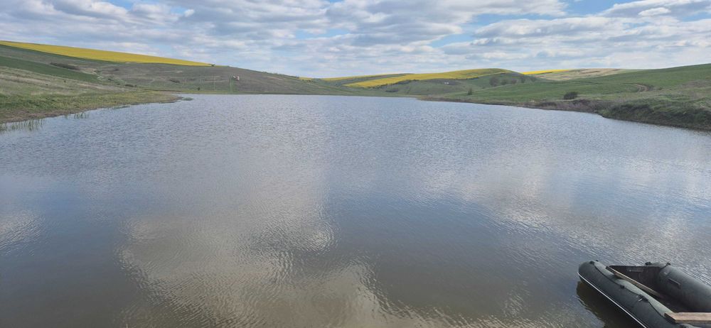 Lac si terenuri lânga lac