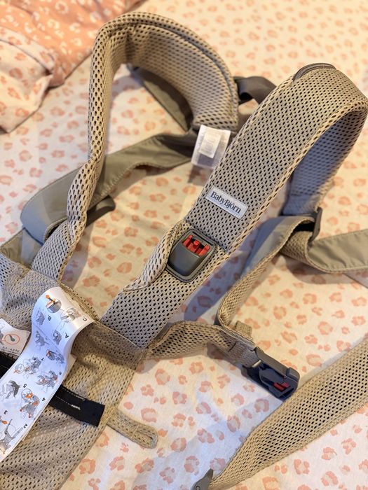 Marsupiu BabyBjörn One Air 3D Mesh – Greige, ca NOU!  0-3 ani