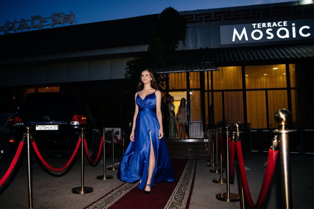 Выпускное платье синего цвета