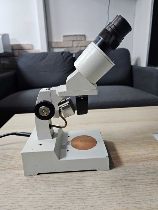 Бинокулярен технически микроскоп