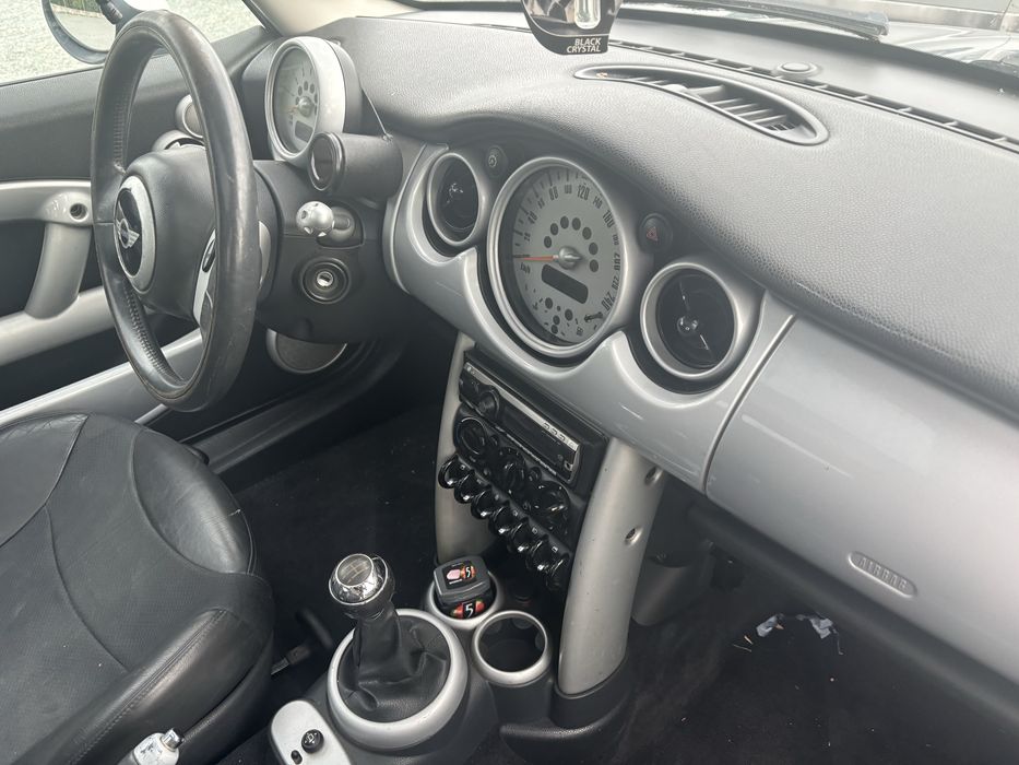 Minie  Cooper vand intreg sau dezmembrez