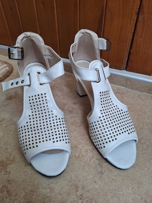 Сандали бели дамски 41 номер