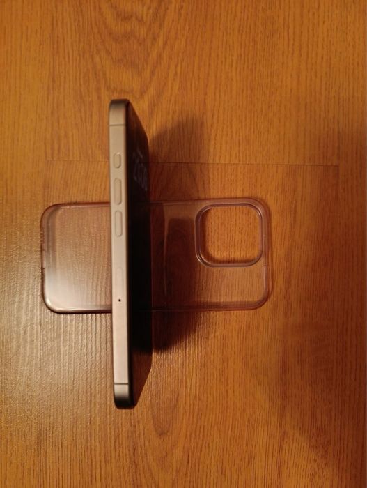 Продаю iphone 15 pro 128 gb