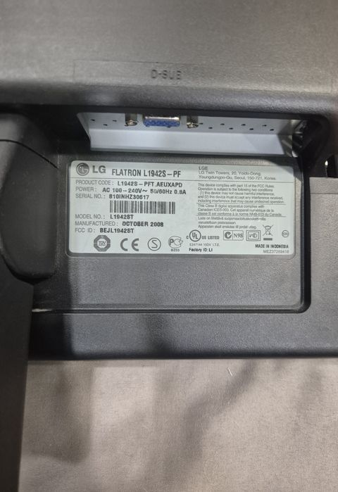 Монитор квадратный 19