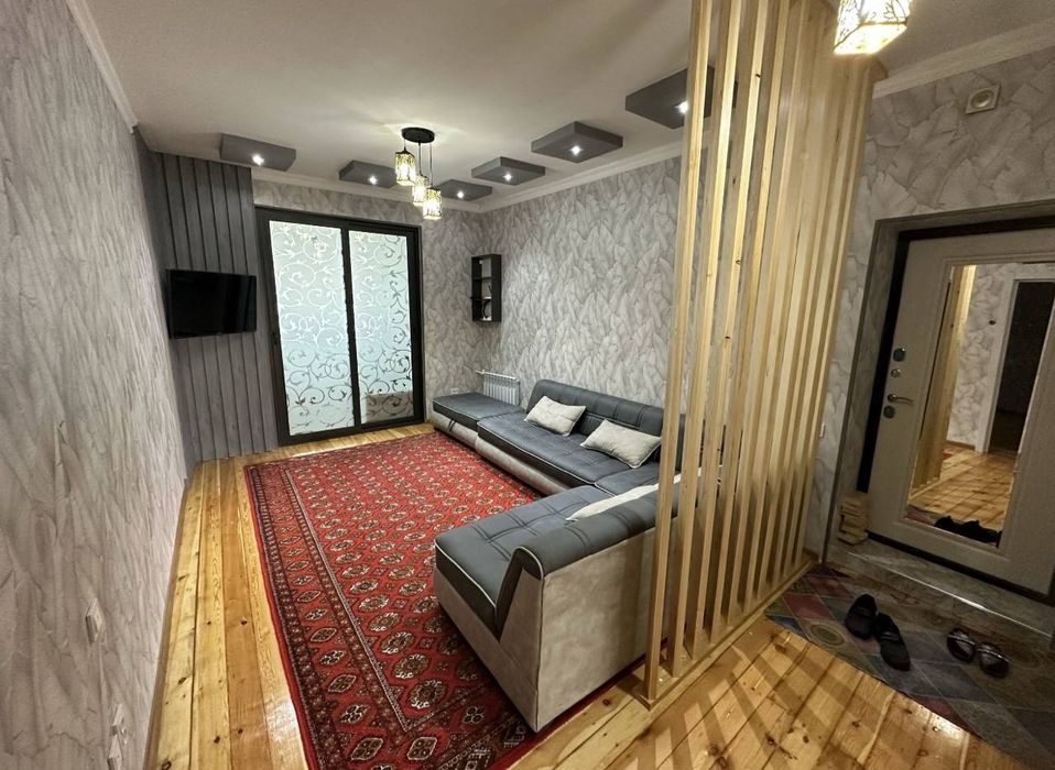 Срочно Продаётся Ойбек 3/5/5 с мебелью техникой ремонт хороший !