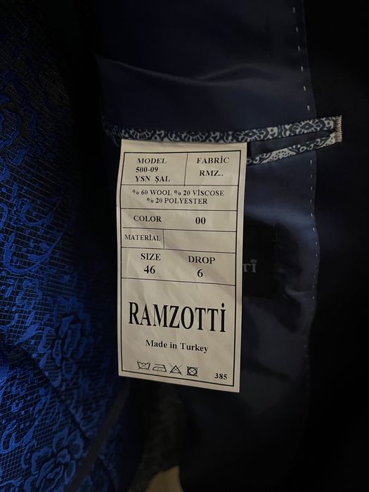 Продаю костюм тройка