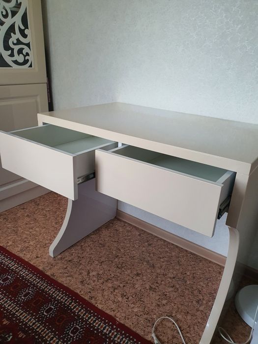Продам стол 10000