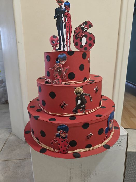 Картонена торта на 3 етажа