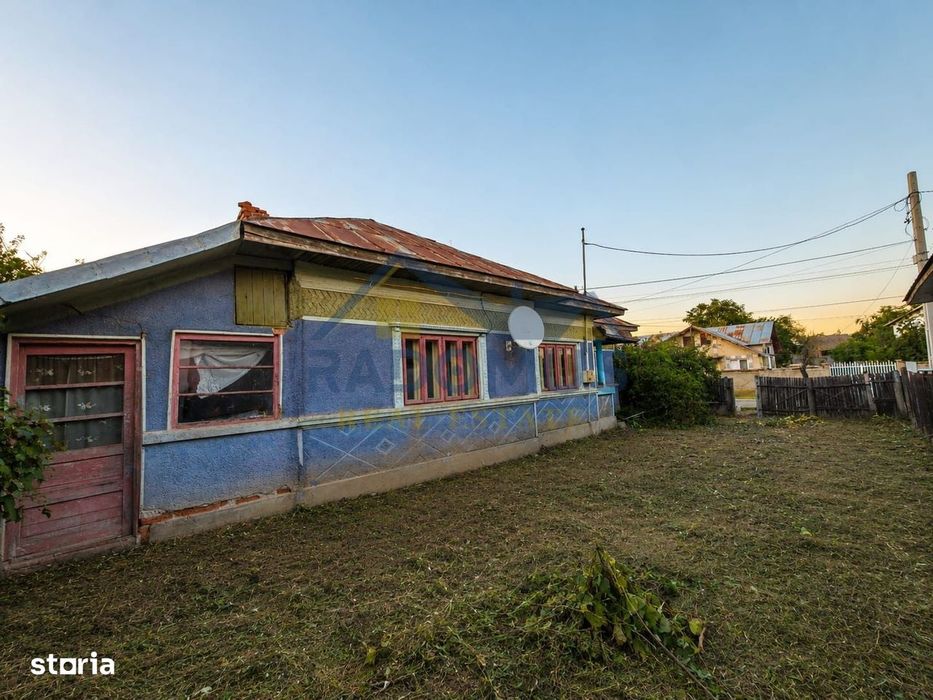 Casă 4 camere / 70 mp utili / teren 678 mp / Poienarii Rali