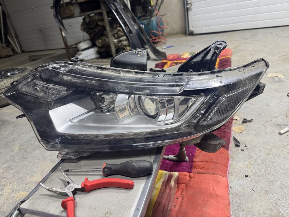 Mitsubishi outlander 2018 фара