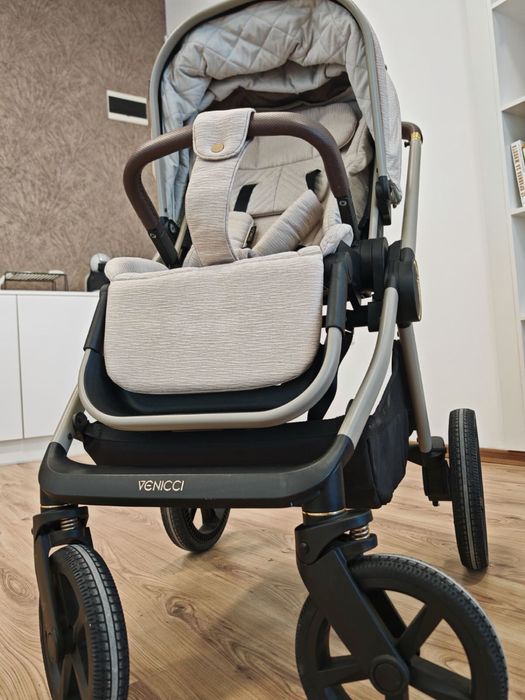 Бебешка количка Venicci
