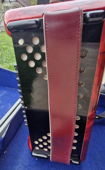 Acordeon Hohner Concerto 2 cu 72 casi rosu sidefat