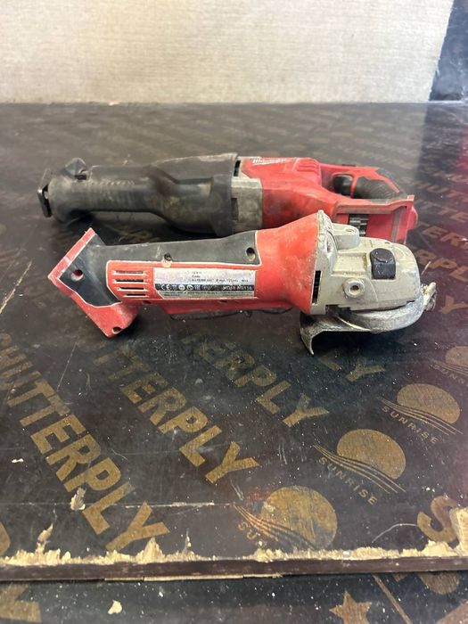 Милуоки прав трион ъглошлайф на батерии