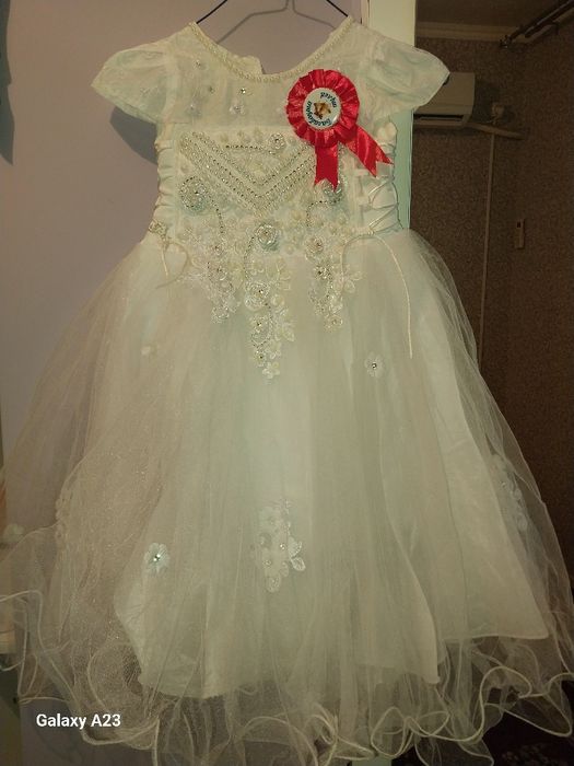 Продам платье на 5-8 лет