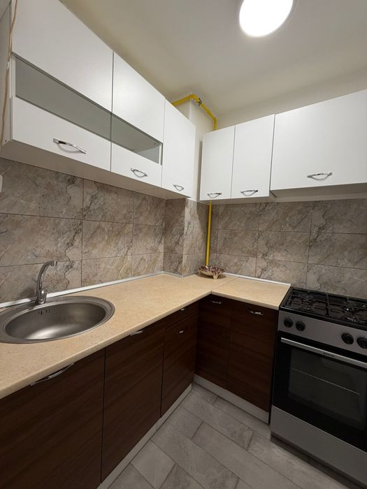 Proprietar, închiriez apartament pe termen lung.
