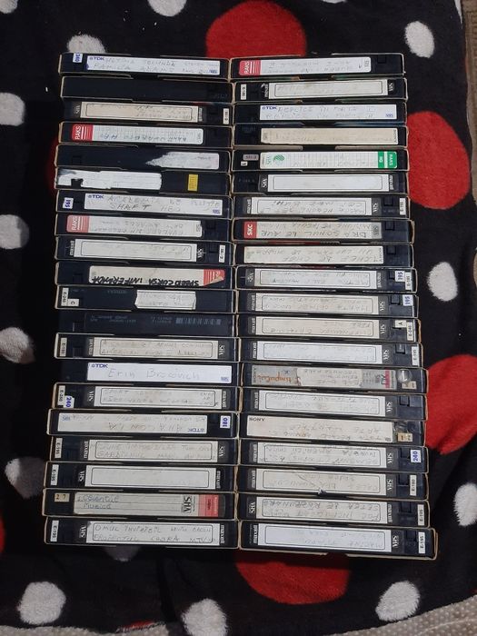 Vând 40 casete video filme vechi în stare bună lot pachet