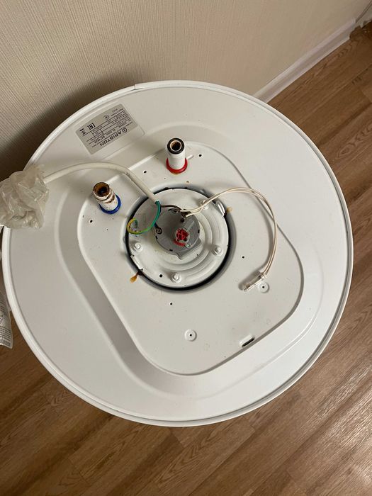 Водонагреватель Ariston, 80л